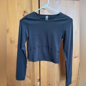 Aritzia TNACTION black long sleeve workout top size small